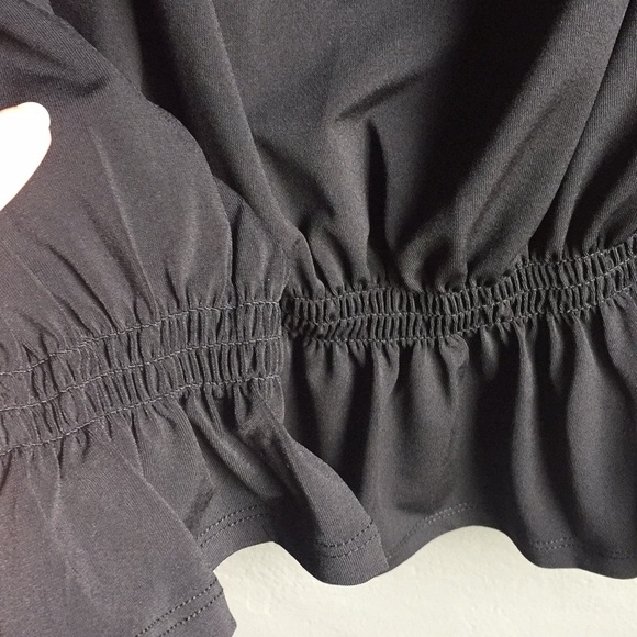 Adorable Black 🖤 shirred Top by Gap - Picture 5 of 5